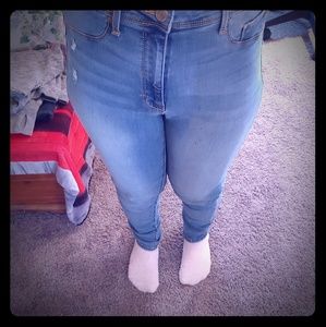 Distressed jeans/jeggings